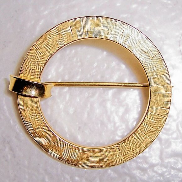 Vintage Round 12K GF Gold Filled Wreath Brooch Pin Marked CR Co - Picture 2 of 2